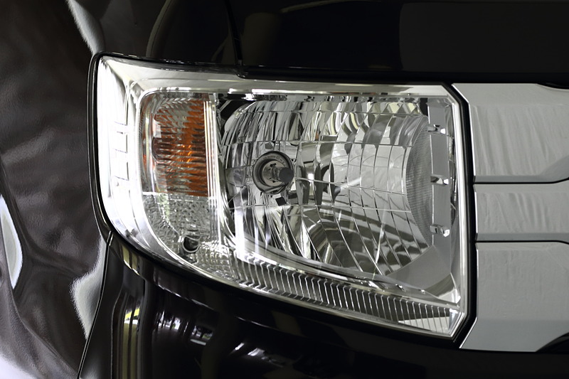 GとL、そして＋STYLE COOLはマルチリフレクターハロゲンヘッドライト。マニュアルレベリングとなる。＋STYLE COOLにはオートライトコントロール機能が付く