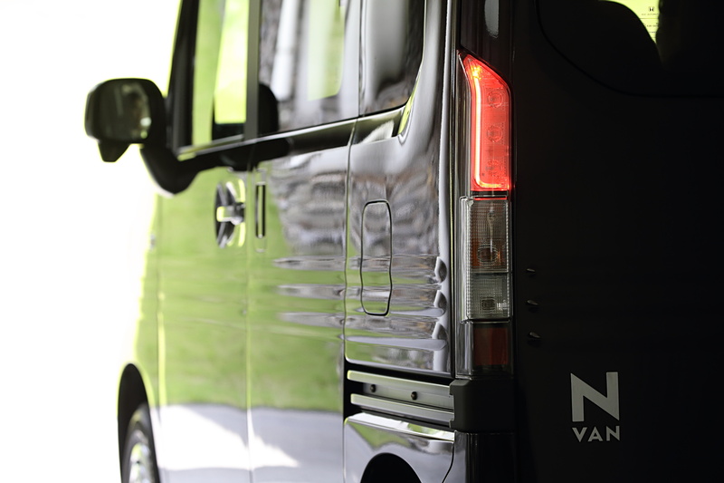 リアコンビネーションランプの点灯パターン。写真は＋STYLE COOLでこのグレードのみレンズがクリア。ほかはレッド＆クリア