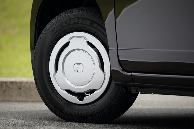 ＋STYLE COOLの専用ホイールキャップ。＋STYLE FUNと形状は同じだが、塗り分けがないタイプになっている