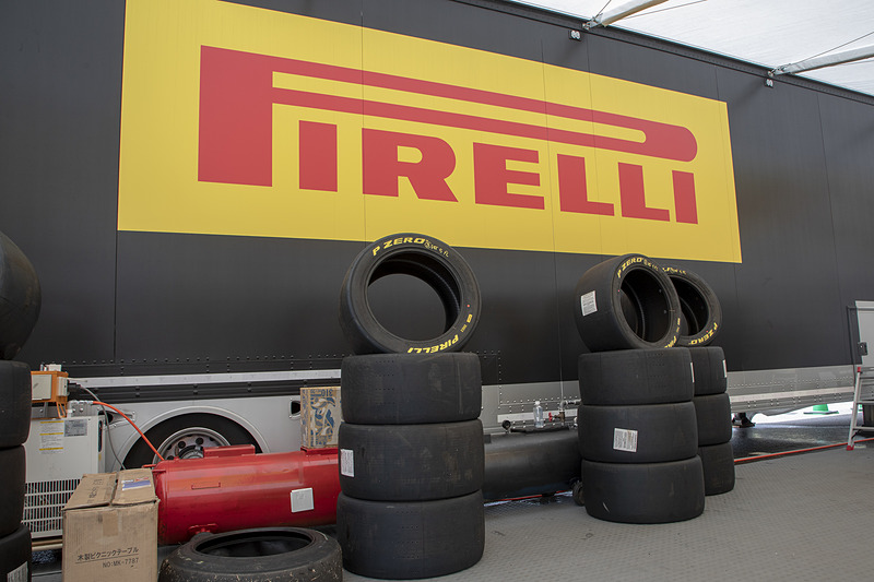 ピレリのスタッフは、各レースに帯同するレギュラースタッフと日本開催のみ担当する日本人スタッフの半々とのこと