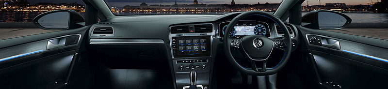 「インテリアアンビエントライト」「レザーシート」などを採用するインテリア