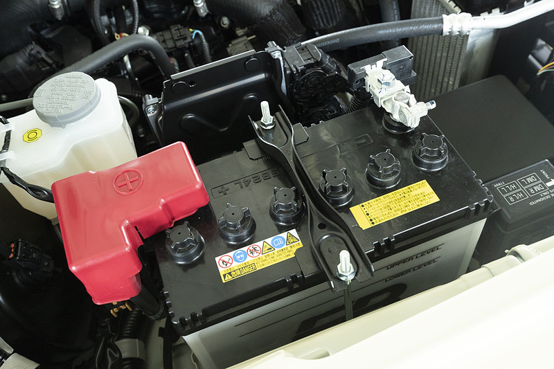 バッテリーは軽自動車としては大型の55B24Lを搭載