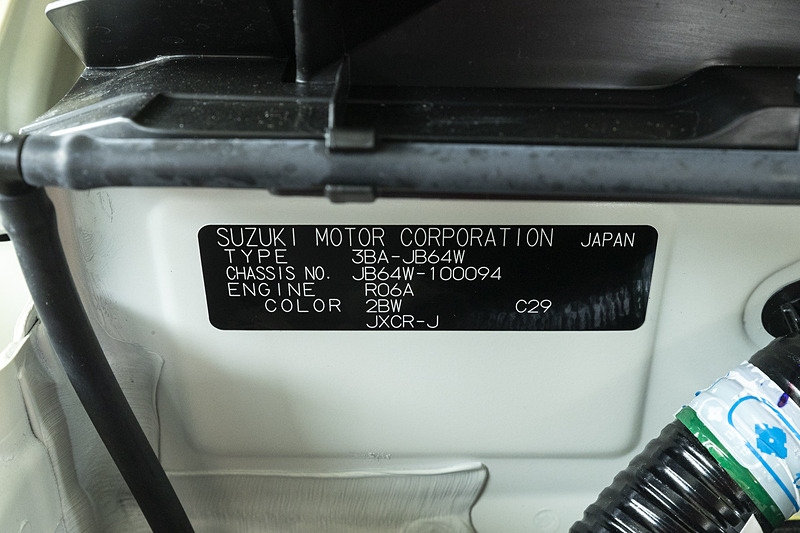 車両型式はJB64W