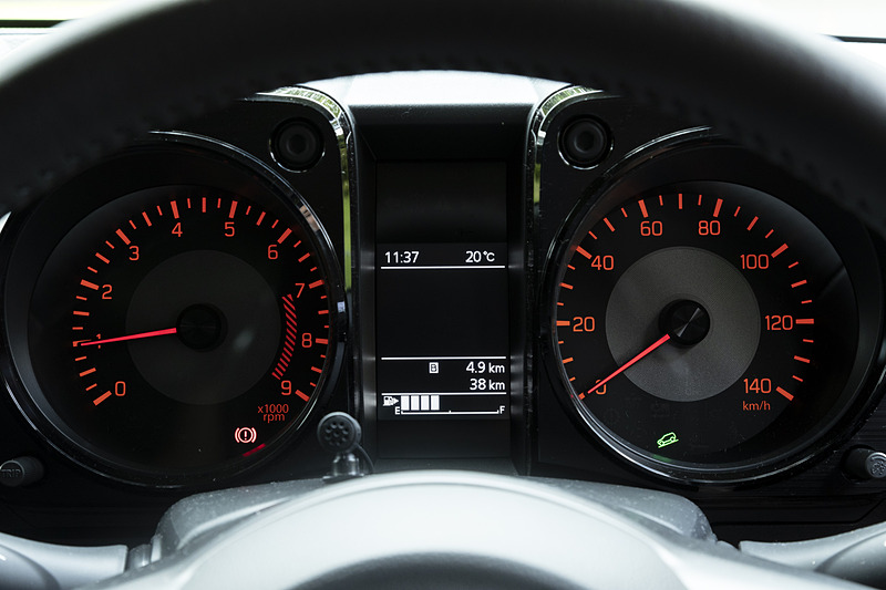 ヒルディセントコントロール使用時はスピードメーター下部にピクトが点灯