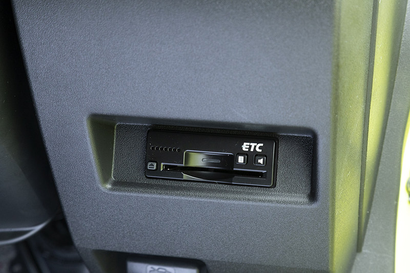 下部にはETC車載器収納スペースも用意