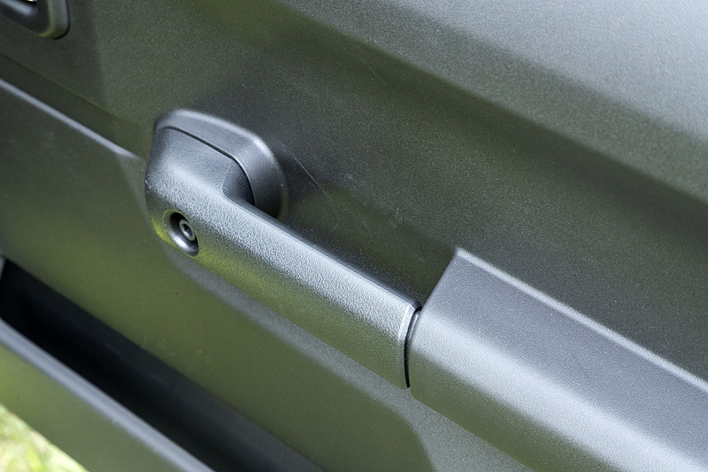 大きめのグリップを採用