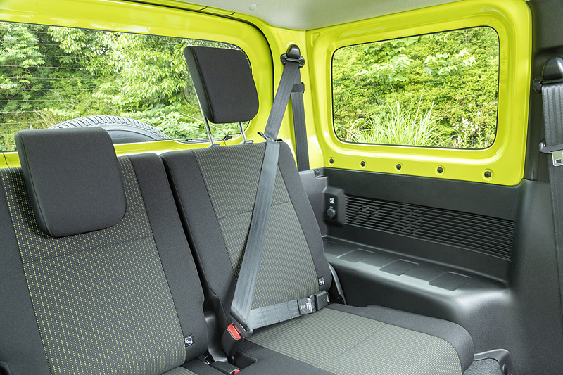 リアシートベルトは使用時のみシート側アンカーに装着する構造。後席を畳む機会が多いユーザーには便利な仕様