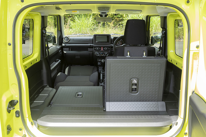 助手席のフラット化を同時に行なえば長尺物の積載にも対応