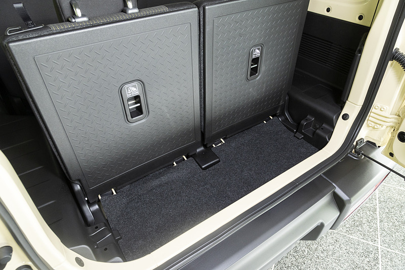 ラゲッジボックスを取り外した状態