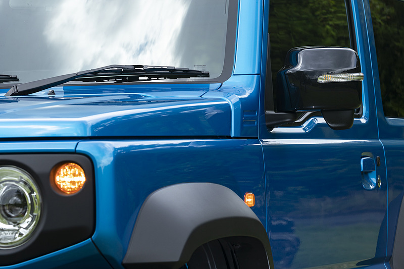 ウインカーを3カ所に装備