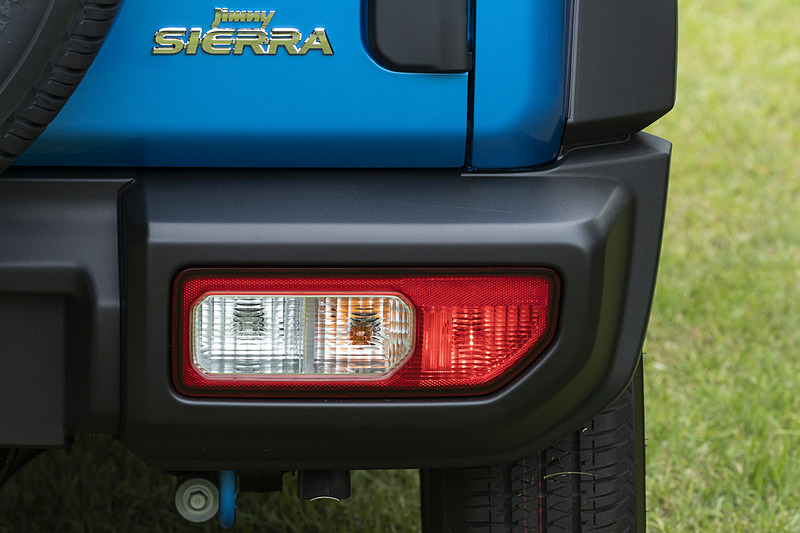 リアコンビネーションランプの点灯パターン