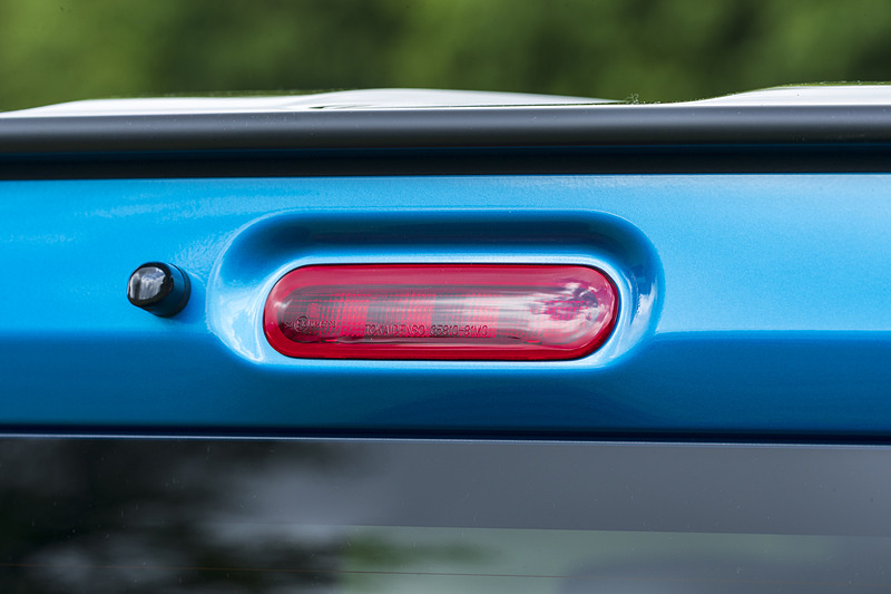 LEDハイマウントストップランプは全車標準装備