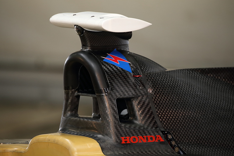 コクピットの頭上のエアインテーク