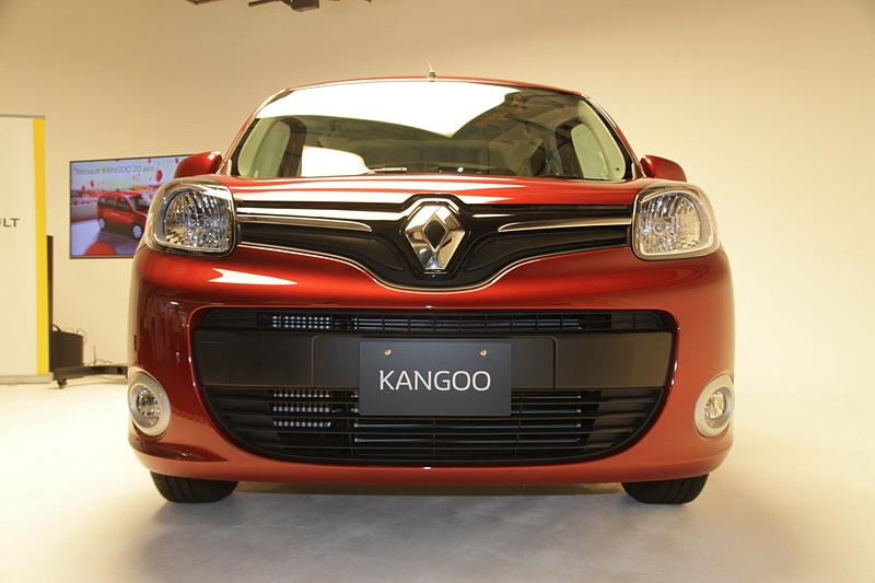 ボディサイズは4280×1830×1875mm（全長×全幅×全高）、ホイールベースは2700mm。車両重量は1460kg