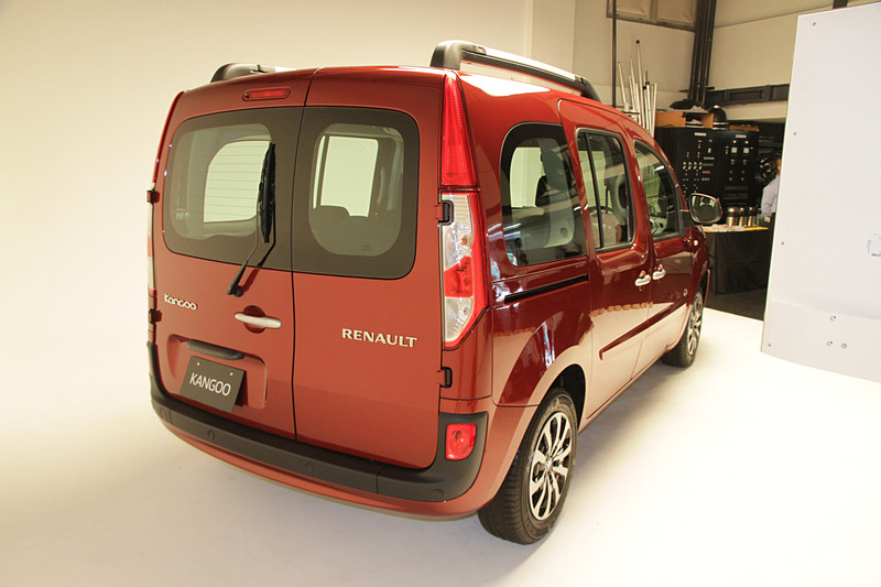 ボディサイズは4280×1830×1875mm（全長×全幅×全高）、ホイールベースは2700mm。車両重量は1460kg