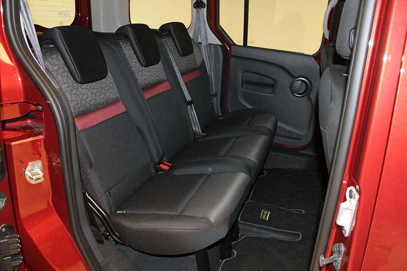 リアシートも同じデザイン