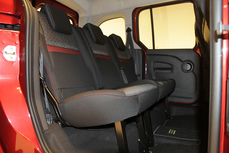 リアシートも同じデザイン