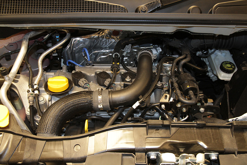 最高出力84kW（115PS）/4500rpm、最大トルク190N･m（19.4kgf･m）/1750rpmを発生する直列4気筒DOHC 1.2リッター直噴ターボエンジンを搭載