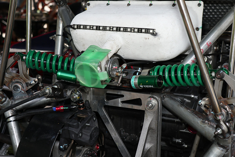 4輪にテインとSHIBA-4で共同開発したショックアブソーバーを装着