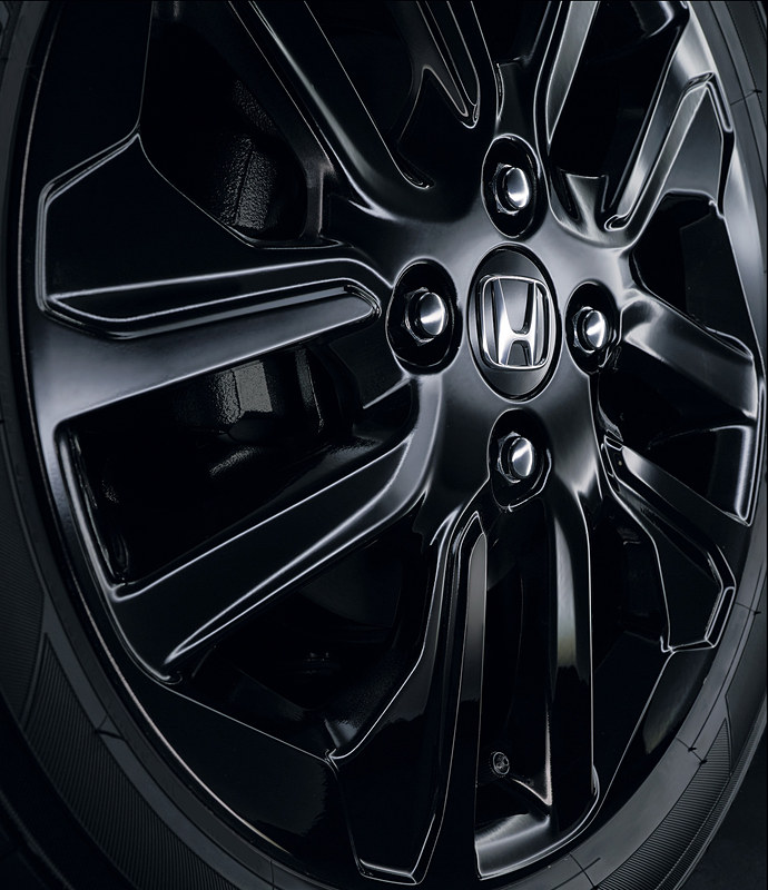 15インチアルミホイール（ベルリナブラック塗装）