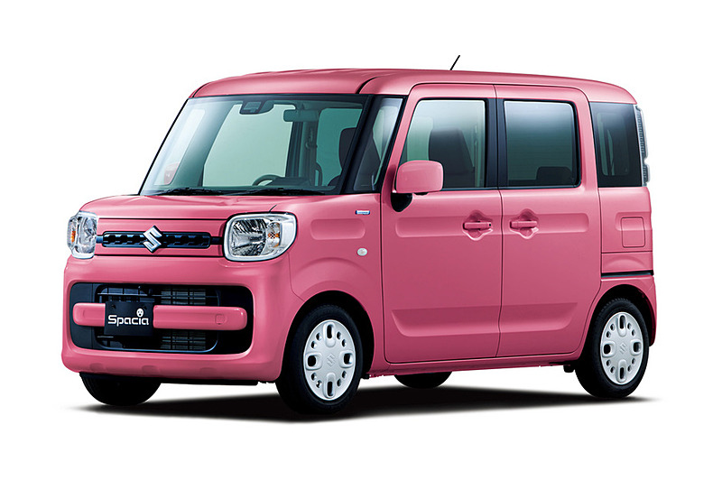 2位のスズキ「スペーシア」（左）と、3位のダイハツ工業「ムーヴ」（右）は登録車を含めた全体の販売台数でも同じ順位となり、軽自動車の販売が好調なことを示した