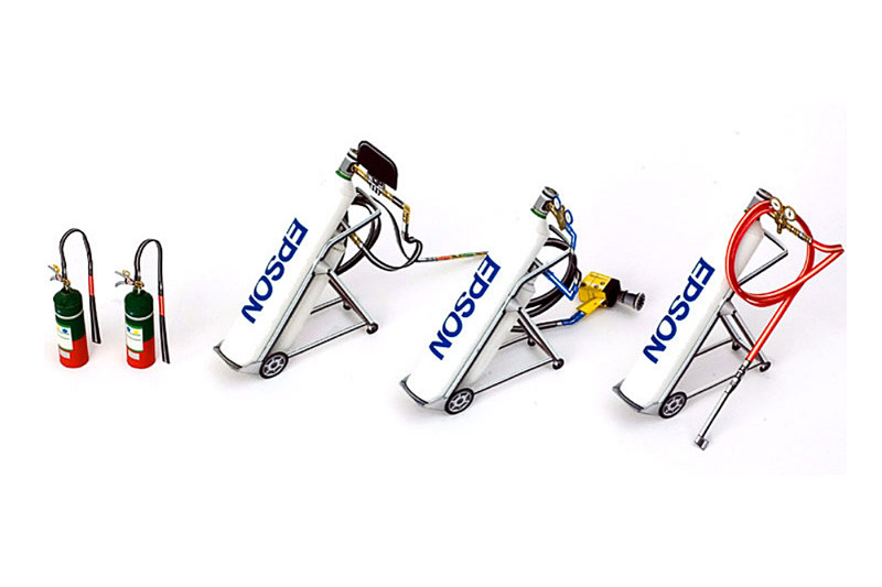 ペーパークラフトページでは、ピットやメカニックヘルメット/グローブ、ボンベなどの多彩なペーパークラフトを取りそろえる。印刷におすすめの用紙も紹介されているので、ぜひチャレンジしてみてはいかがだろうか