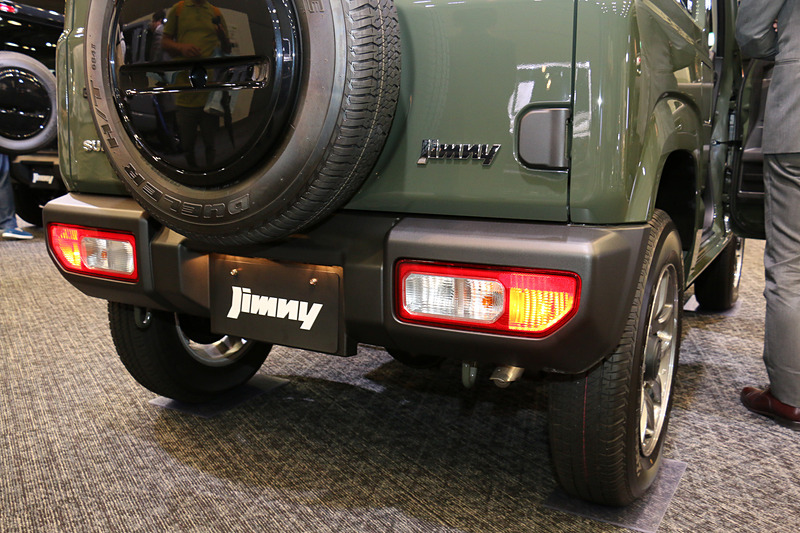 従来モデルでは縦型のリアコンビネーションランプを採用していたが、新型ではバンパー装着の横型に変更。これによりリアハッチの開口幅を広げて使い勝手を高めている