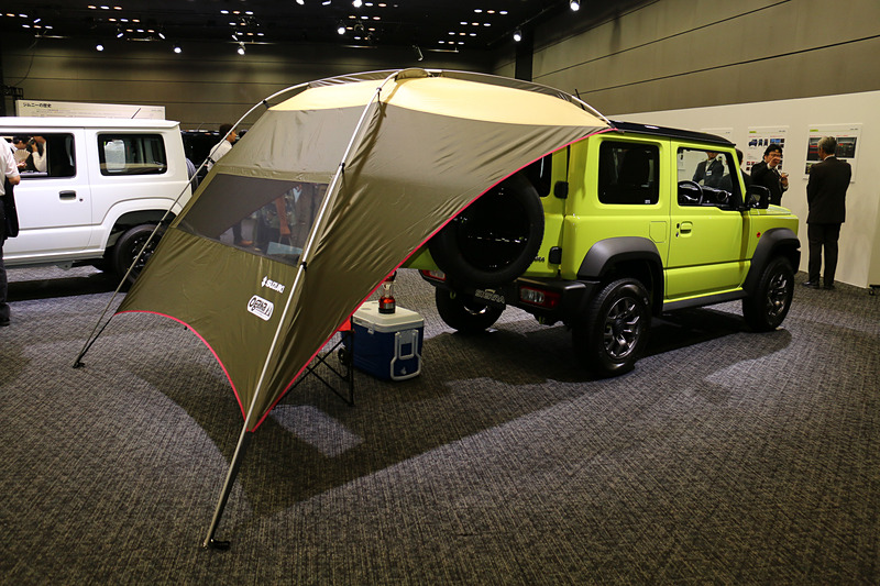 内外装のデザイン変更アイテムのほか、カータープ（写真）やプライバシーシェードといった使い勝手を高めるオプション品も多数用意されている