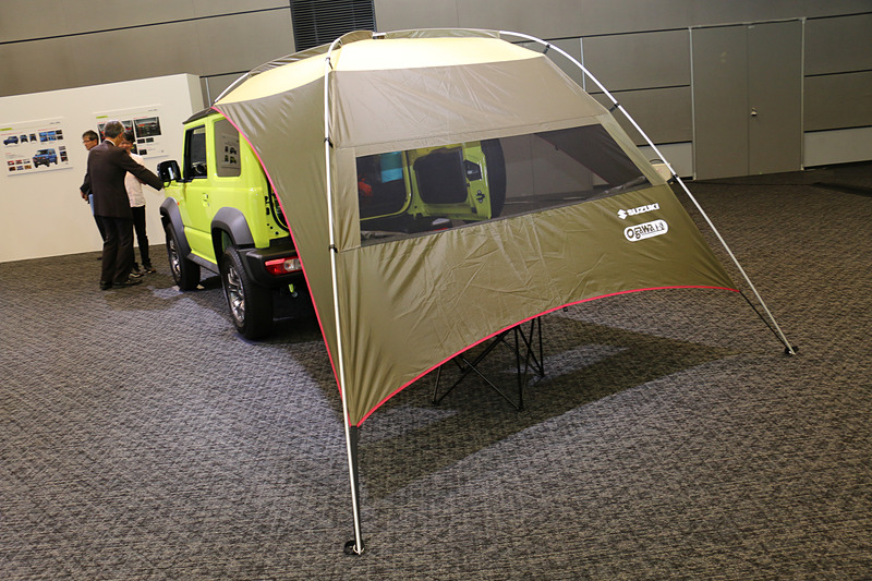 内外装のデザイン変更アイテムのほか、カータープ（写真）やプライバシーシェードといった使い勝手を高めるオプション品も多数用意されている