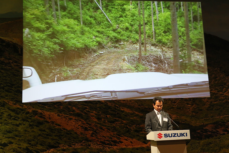 日本全国の森林組合でジムニーが利用されており、山間部の林道などではジムニーのコンパクトなボディが重宝されていることなどを説明