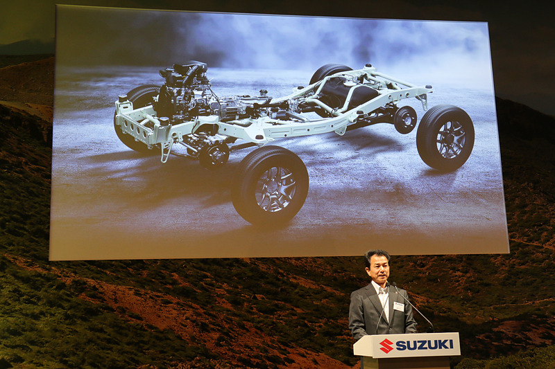 伝統的なラダーフレームを受け継ぎつつ、新採用のエックスメンバー、新開発のマウントゴムなどで性能を進化させている