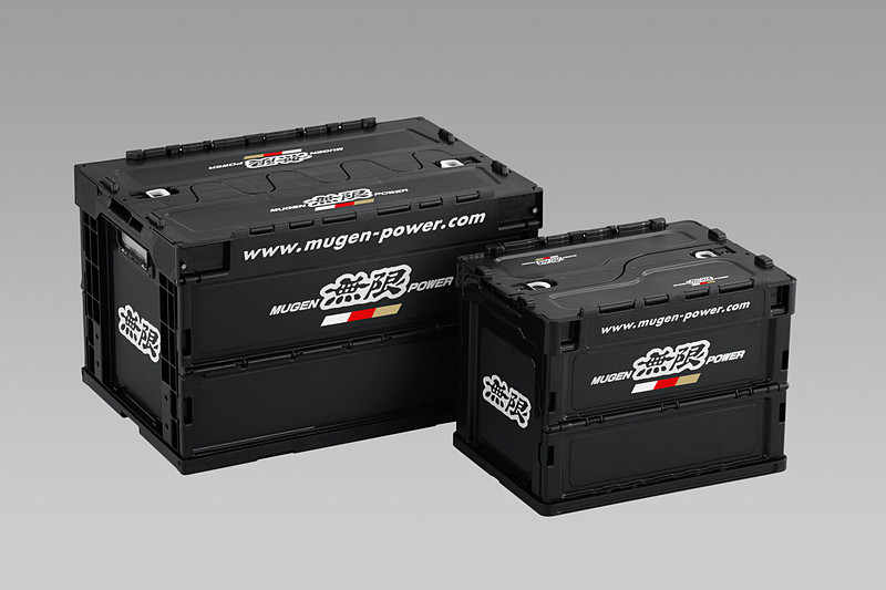 「無限折りたたみコンテナ」のMサイズ（左）とSサイズ（右）