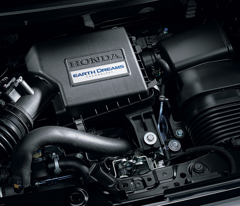 最高出力47kW（64PS）/6000rpm、最大トルク104N･m（10.6kgf･m）/2600rpmを発生する直列3気筒DOHC 0.66リッターターボエンジン。自然吸気となる直列3気筒DOHC 0.66リッターエンジンは最高出力39kW（53PS）/6800rpm、最大トルク64N･m（6.5kgf･m）/4800rpmを発生。型式はどちらも「S07B」型