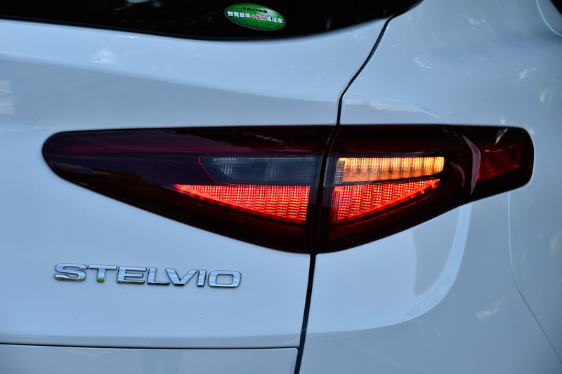 テールランプの点灯パターン