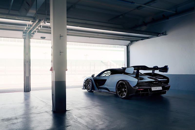 マクラーレン セナのパワートレーンはV型8気筒4.0リッターツインターボ「M840TR」型エンジンに7速SSG（シームレスシフト・ギヤボックス）の組み合わせ。最高出力800PS/7250rpm、最大トルク800N･m/5500-6700rpmを発生し、0-100km/h加速2.8秒という性能を有する