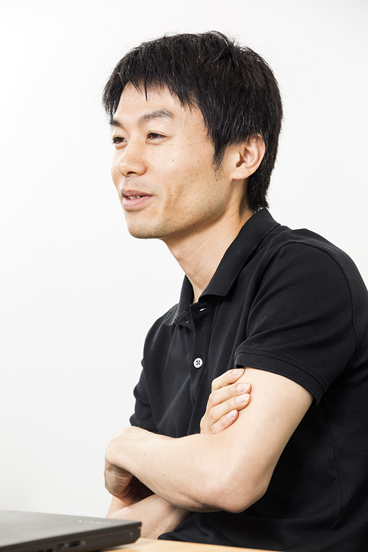 カープライス株式会社 代表取締役 林耕平氏。アメリカのバブソン大学でMBAを取得。帰国後はオープンソース系のシステム開発を提供する株式会社オーディアを設立し、2010年には日本初となるフラッシュマーケティングベンチャー「Piku」の立ち上げに参画。2011年には株式会社ジャパンベンチャーリサーチの代表取締役となり、ベンチャー企業と投資家をつなぐコミュニティーサイトを立ち上げた。2015年にカープライスを創業