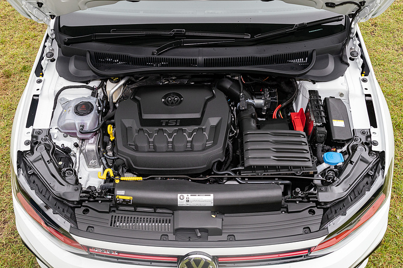 ポロ GTIは日本初導入の「ミラーサイクル方式」を採用する高効率な直列4気筒DOHC 2.0リッターターボエンジンを搭載。最高出力147kW（200PS）/4400-6000rpm、最大トルク320N･m（32.6kgf･m）/1500-4350rpmを発生する