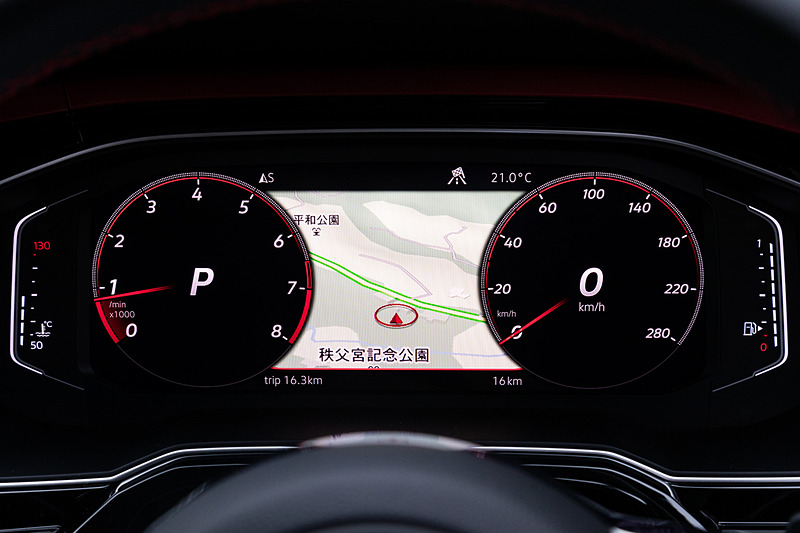 オプションの「テクノロジーパッケージ」に含まれるデジタルメータークラスター“Active Info Display”の表示例