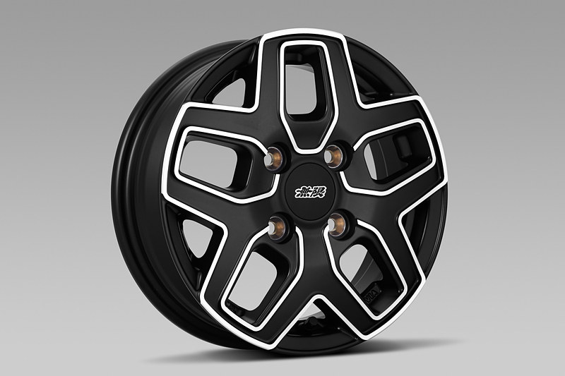 N-VAN専用デザインの「MD5」12インチアルミホイール（1万9440円/本）。カラーはフラットブラックミラーフェイス（上段）とメタルシルバーミラーフェイス（下段）の2色