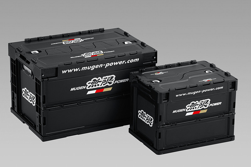 「無限折りたたみコンテナ」のMサイズ（左）とSサイズ（右）