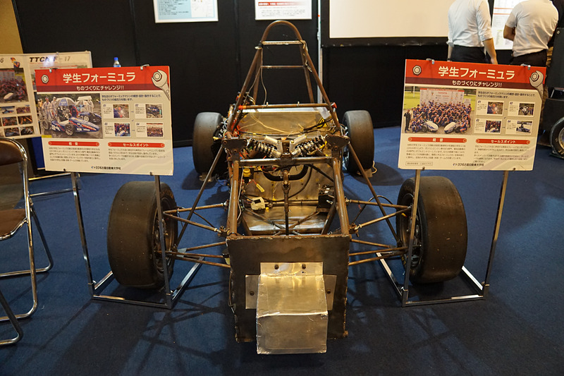 全日本学生フォーミュラ大会の車両展示