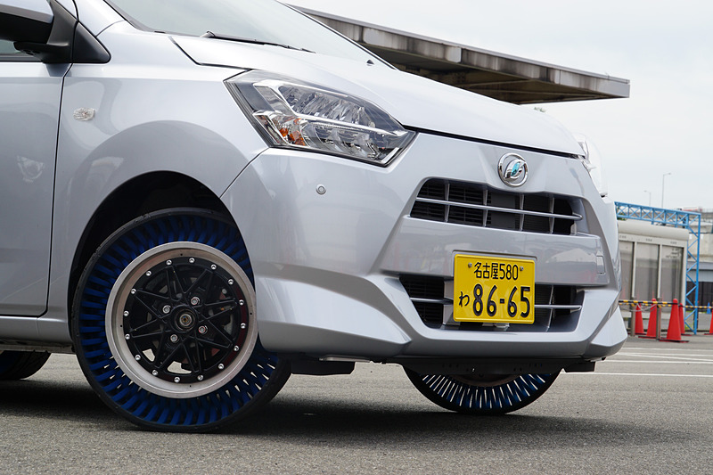 東洋ゴム工業の近未来型エアレスコンセプトタイヤ「noair（ノアイア）」の同乗試乗も実施