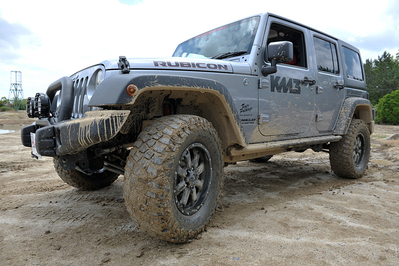 7月から順次販売を開始したオフロード用4ｘ4ラジアルタイヤ「Mud-Terrain T/A KM3」をジープで体感