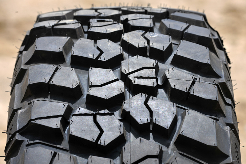 こちらは2007年に登場し、日本では2008年から販売を開始した従来の「Mud-Terrain T/A KM2」