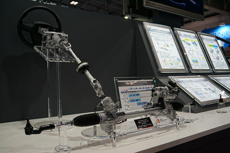 ジェイテクトブースではこのほかにも、電動パワーステアリングなどの技術を紹介