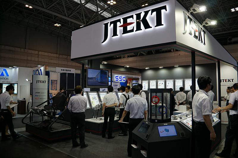 ジェイテクトブースではこのほかにも、電動パワーステアリングなどの技術を紹介