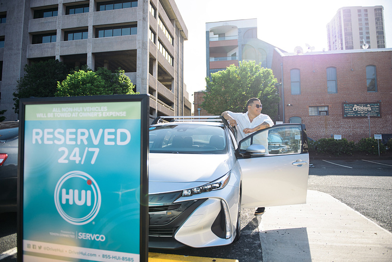 カーシェアサービス「Hui」