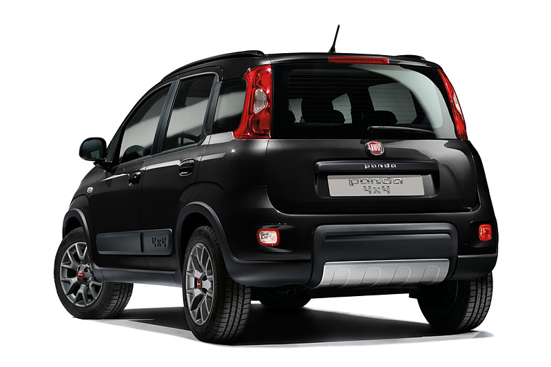 「シネマ ブラック」のパンダ 4×4 フォレスタ