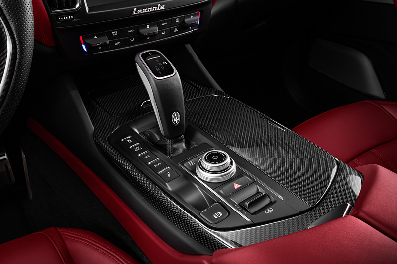 レヴァンテ GTSのインテリアでは「フルプレミアム レザー」を採用して高級感を演出。エルゴノミクスを採り入れて使いやすさも進化させている