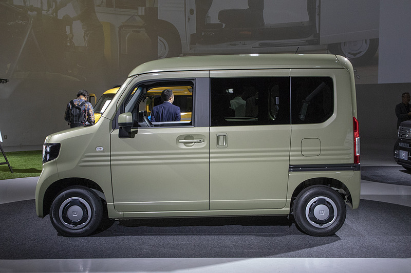 N-VAN ＋STYLE FUN・Honda SENSING。ボディカラーはガーデングリーンメタリック